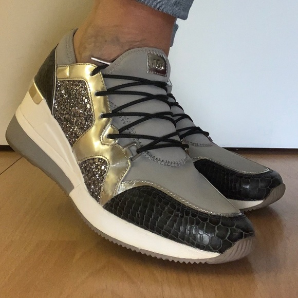 🔥Michael Kors Trainer Sneakers Size 9.5 black and sil… - Picture 2 of 7